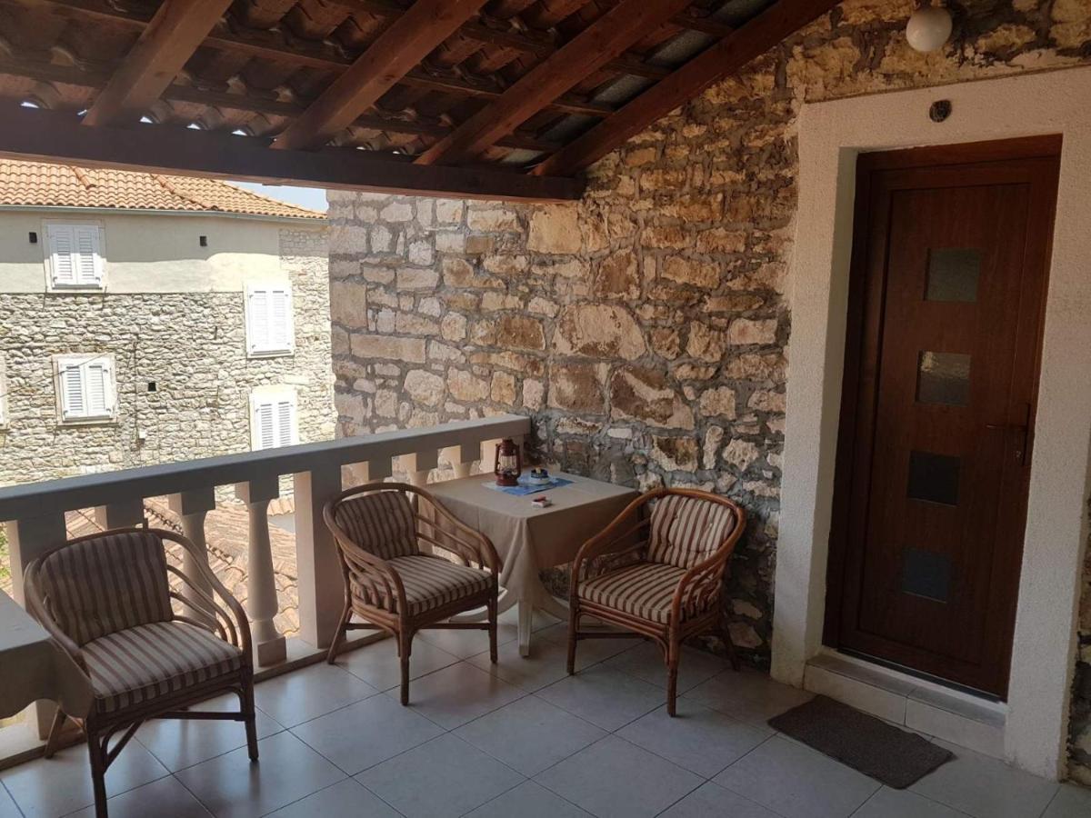 Apartamento Vila Dora Supetar Exterior foto