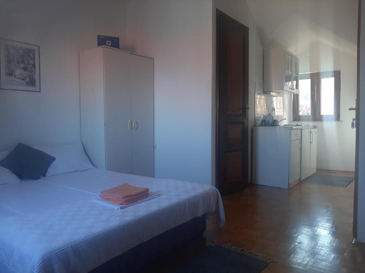 Apartamento Vila Dora Supetar Exterior foto