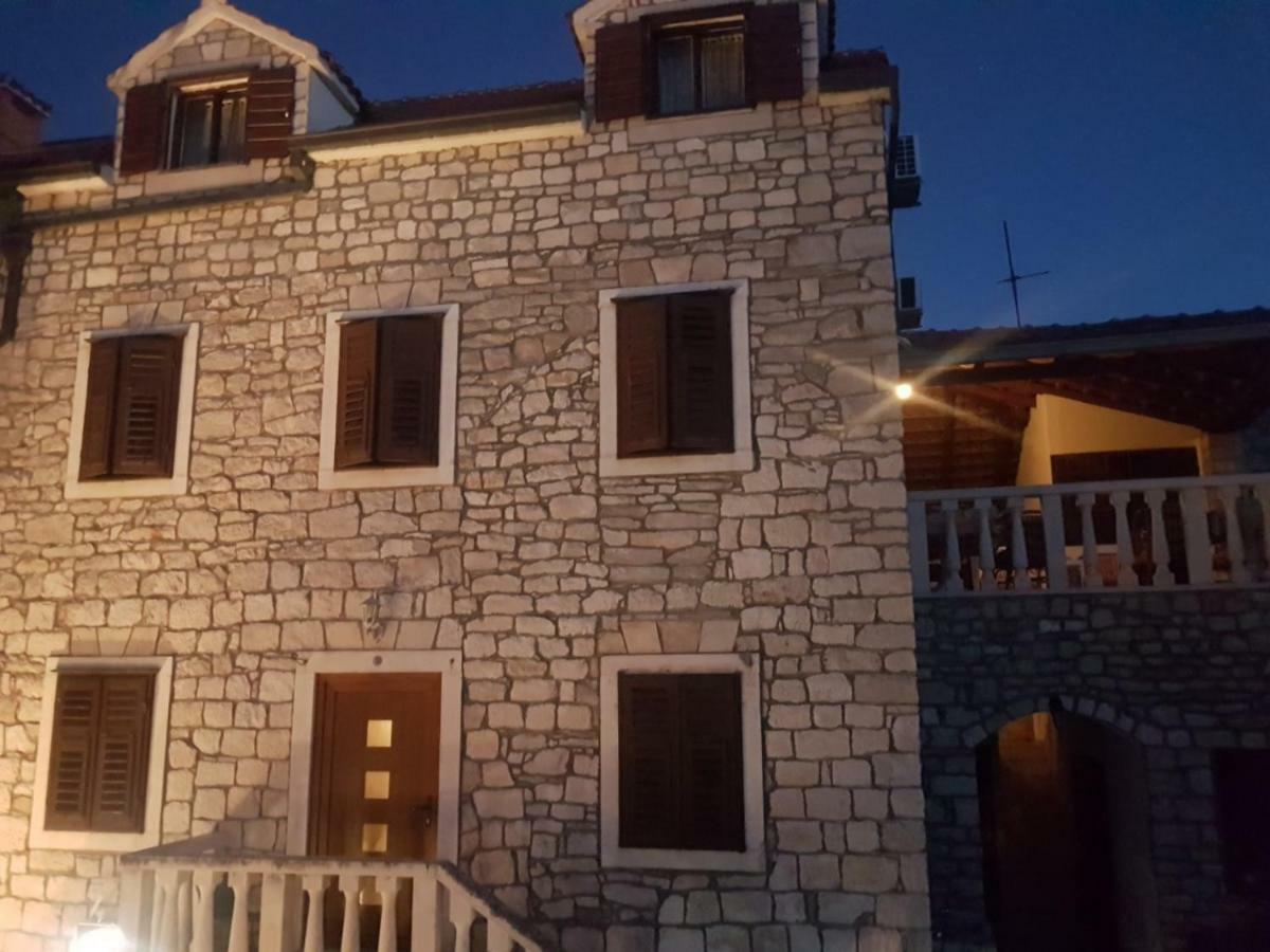 Apartamento Vila Dora Supetar Exterior foto